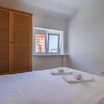 Cute In Center By Lovelystay Apartment