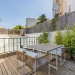 Cute In Center By Lovelystay Apartment