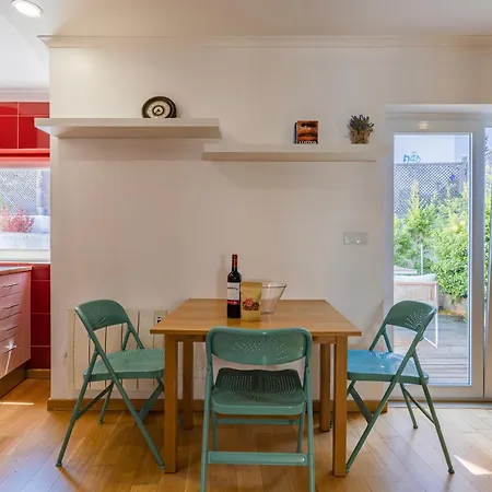 Cute In City Center By Lovelystay Apartment